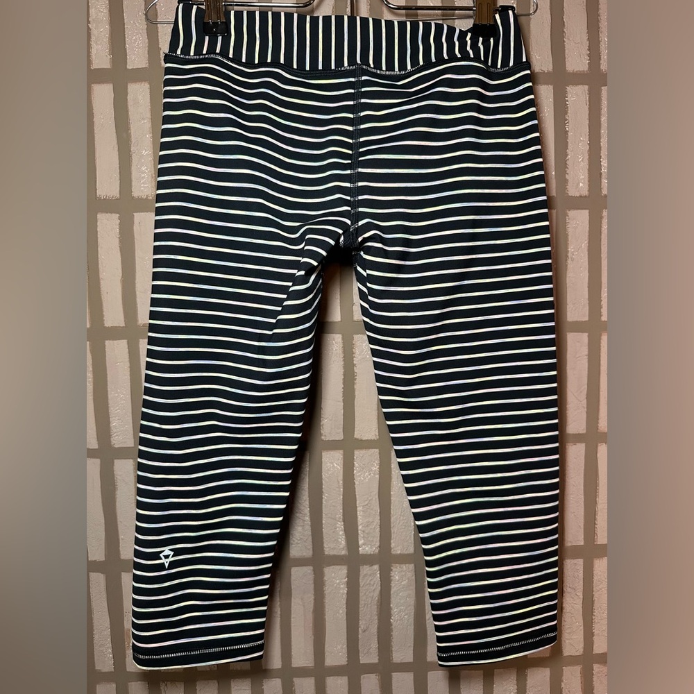 IVIVVA CROP LEGGINGS - Picture 7 of 8